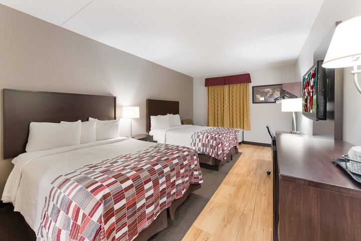 Deluxe 2 Queen Beds (1 of 4)