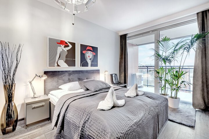 Room 4 of 161