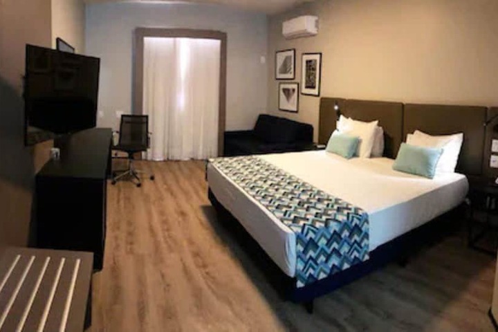 Room 9 of 37