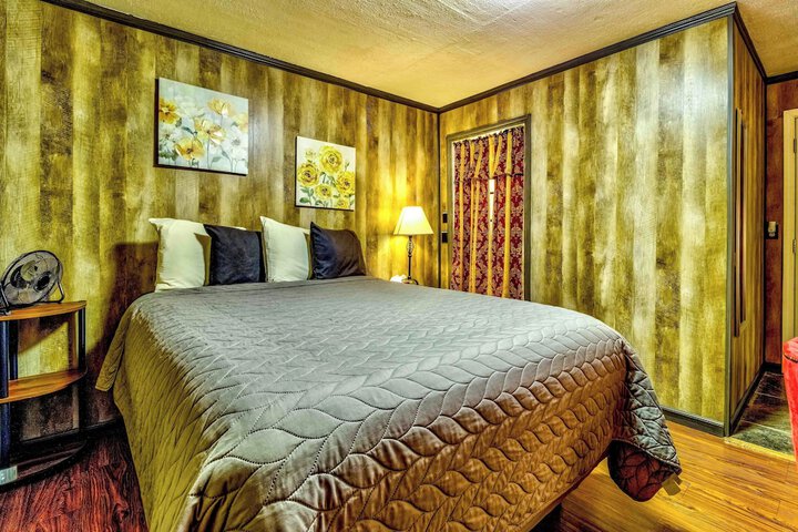 Room 102 of 204