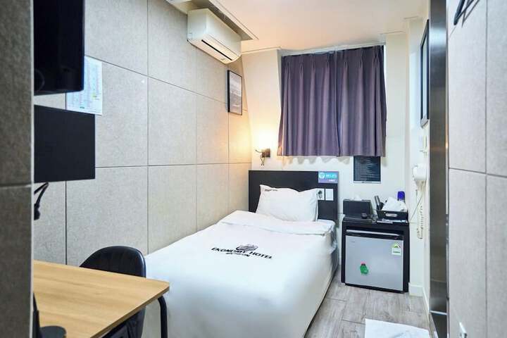 Room 42 of 191