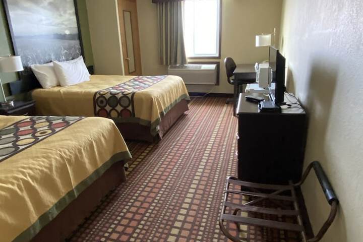 2 Queen Beds (1 of 4)