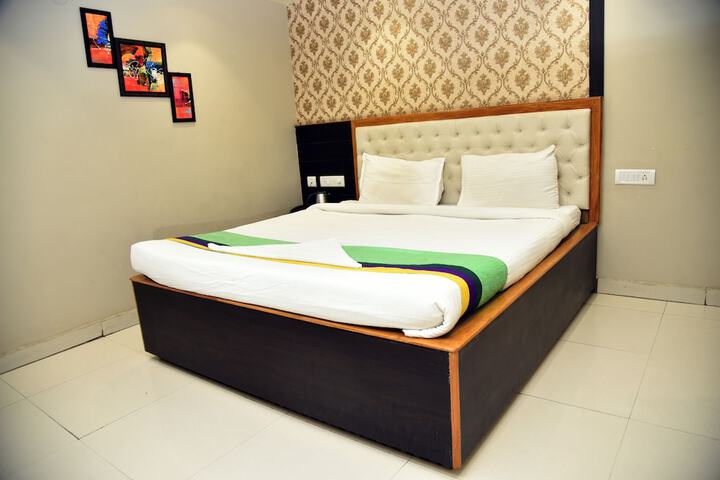 Room 4 of 15