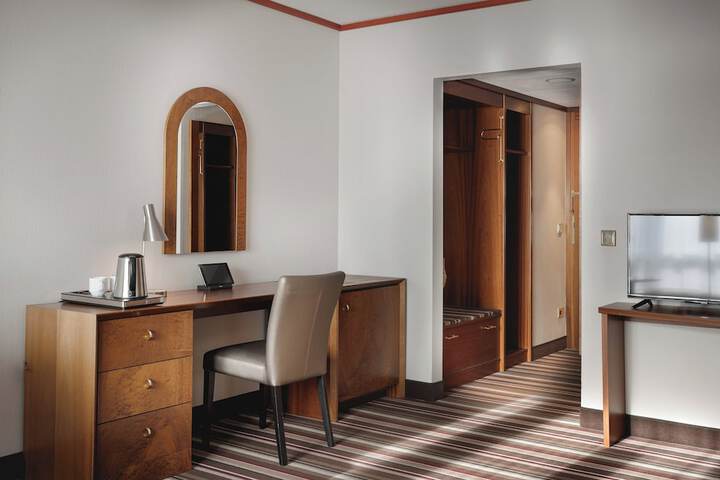 Room 42 of 81