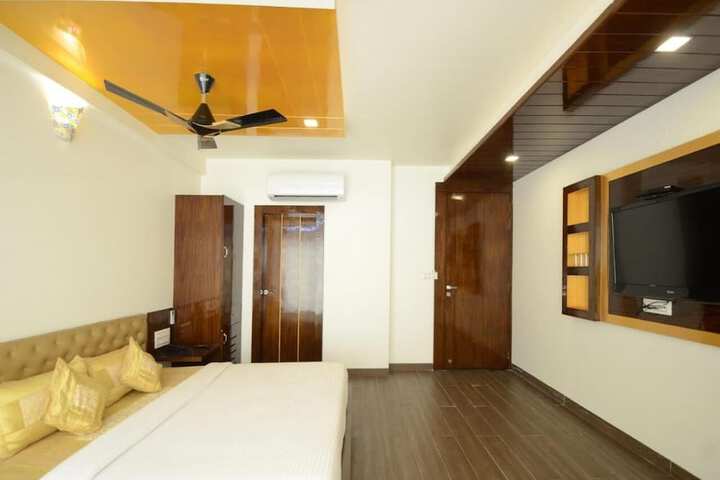 Room 28 of 39