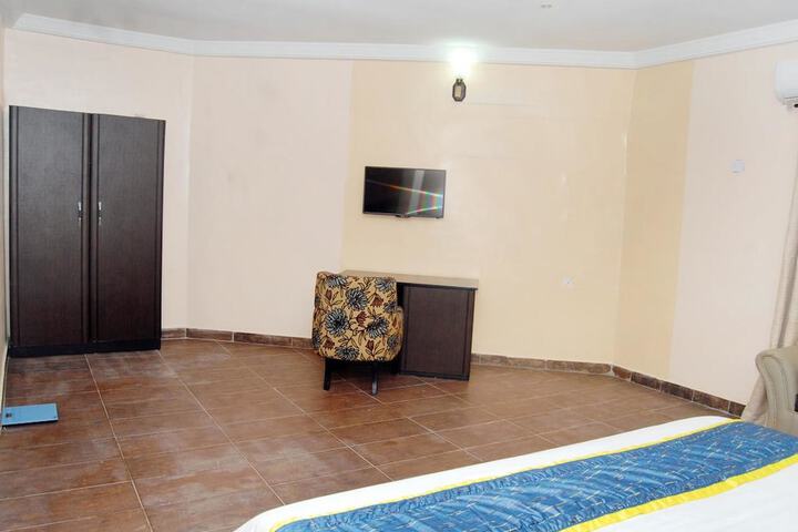 Room 7 of 28