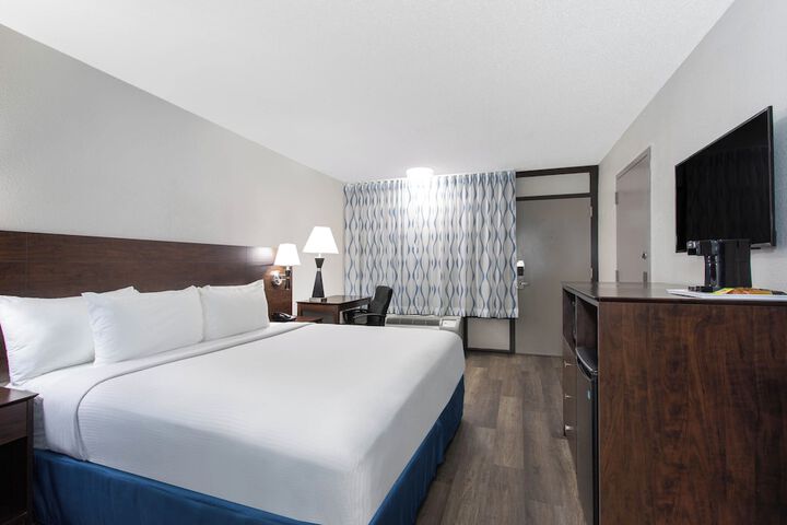 1 King Bed Accessible (1 of 10)