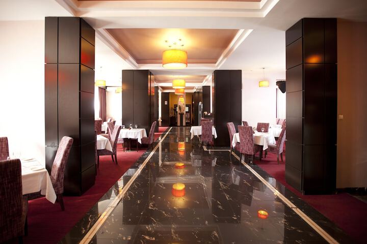 Lounge 26 of 35