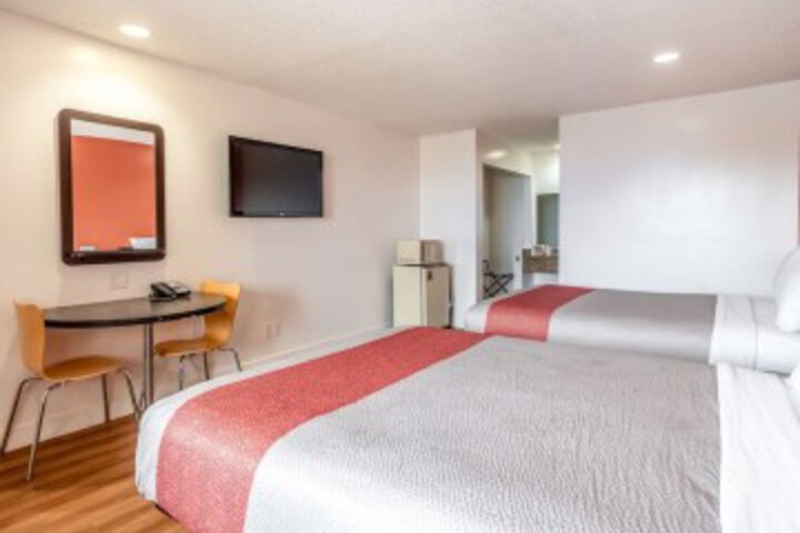 Room 8 of 25