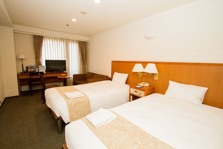 Room 12 of 32