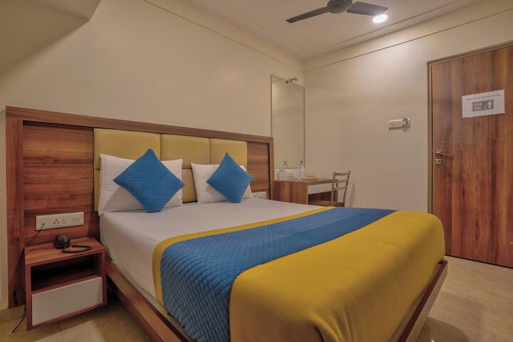 Room 9 of 29
