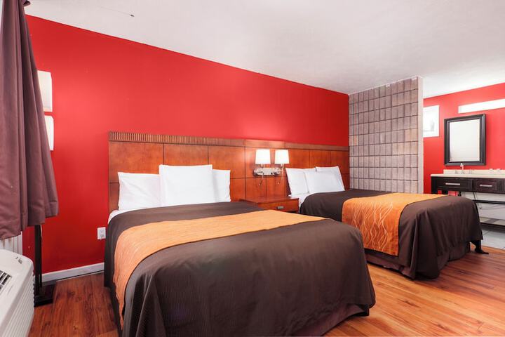 Room 33 of 60