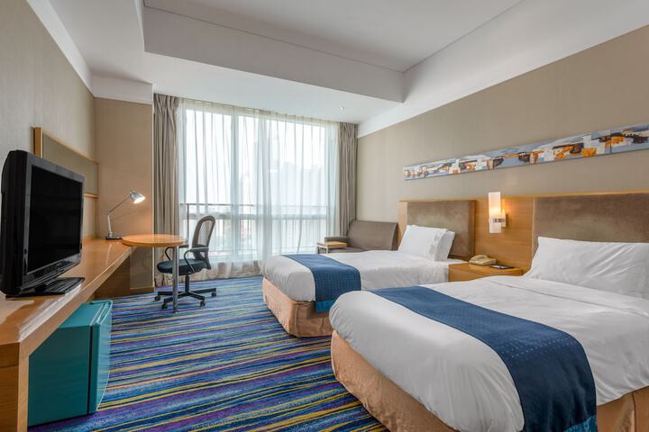 Room 4 of 30