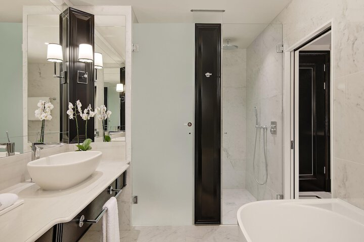 Room 52 of 188
