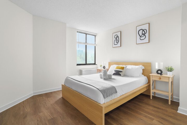 Room 33 of 198