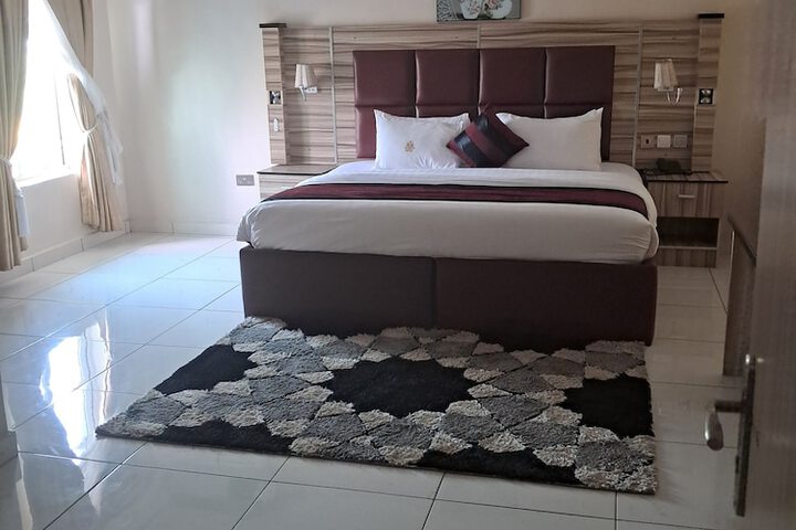 Room 8 of 37