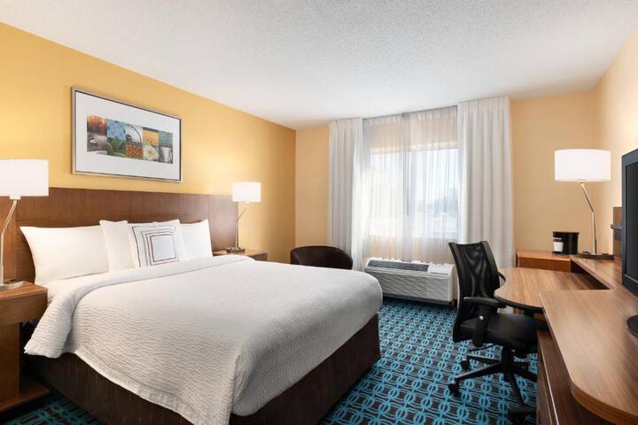 1 Queen Bed (2 of 13)