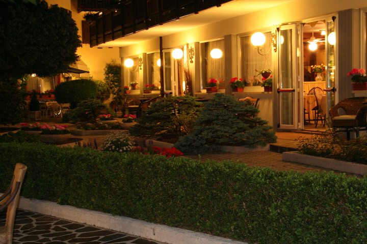 Hotel Exterior 36 of 45