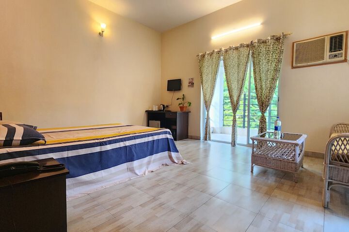 Room 3 of 8