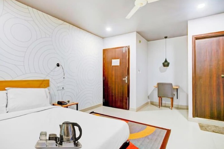 Room 4 of 7