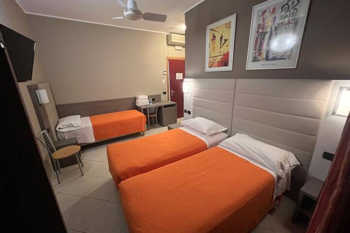 Room 3 of 37
