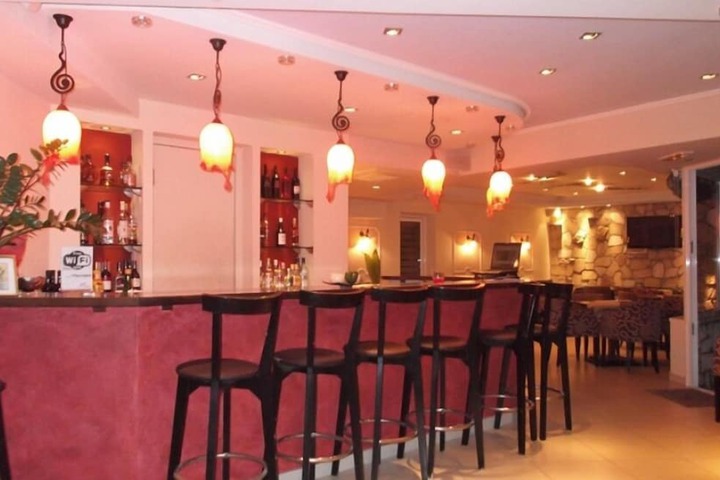 Lounge 49 of 60