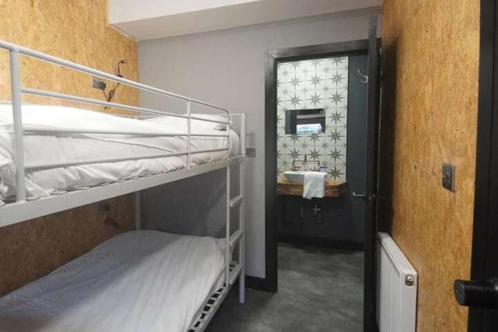 Room 9 of 25