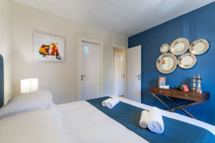 Room 8 of 28