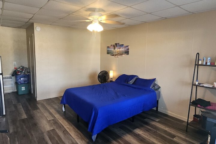 Studio Queen Room (2 of 8)