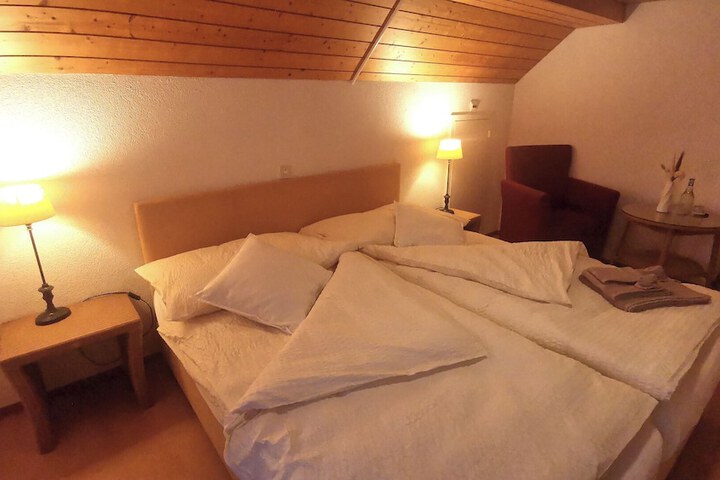 Room 10 of 29