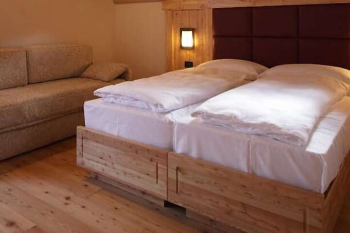 Room 10 of 36
