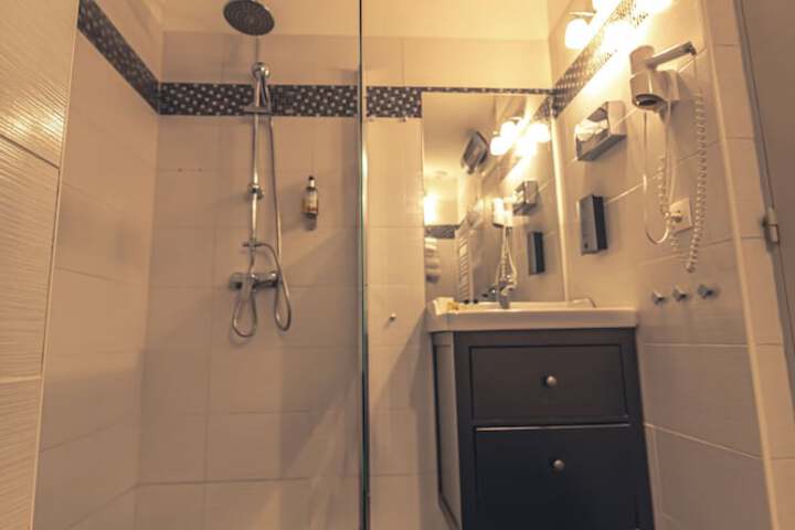 Room 17 of 34