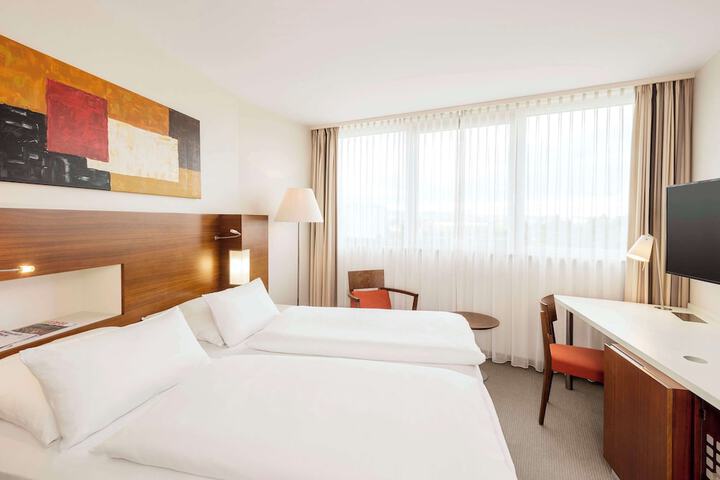 Room 8 of 39