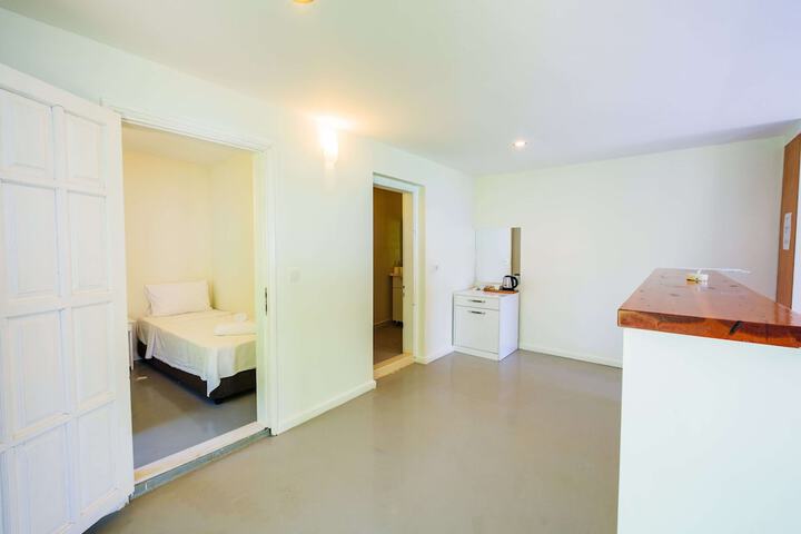 Room 34 of 65