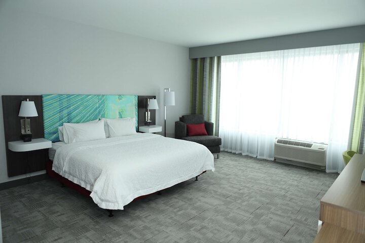 1 King with Sofa Bed Microwave, Refrigerator (22 of 29)