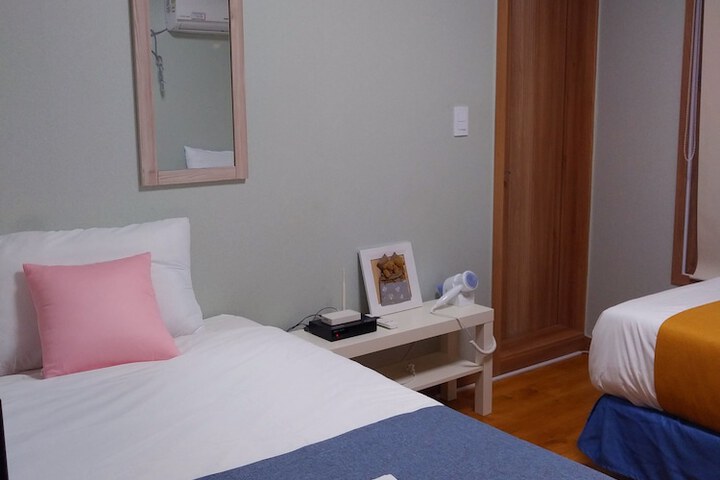 Room 16 of 44