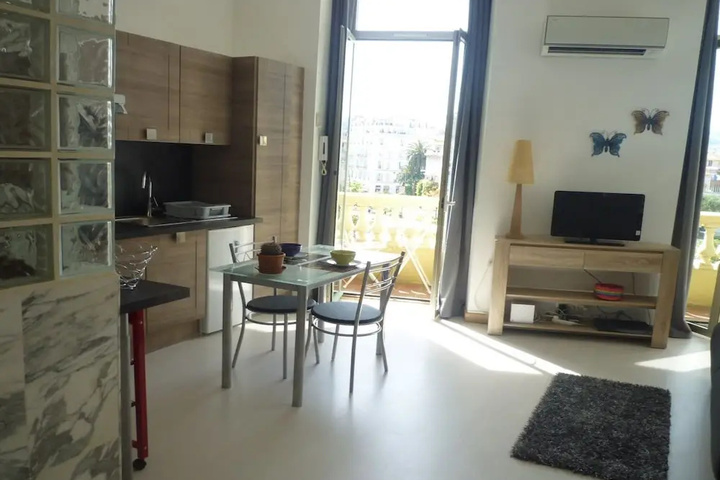 Room 5 of 14