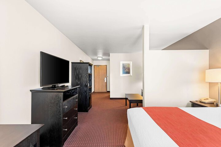 1 King Bed (13 of 13)