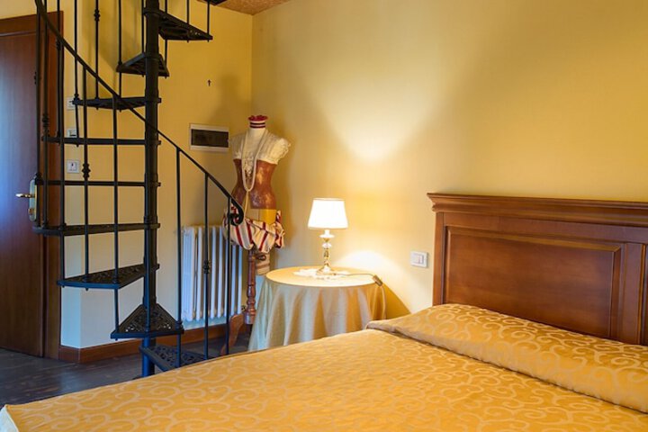 Room 20 of 99