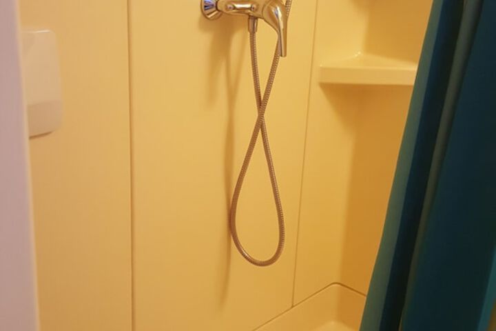 Room 10 of 32