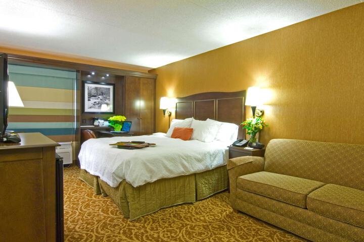 1 King Bed (13 of 17)