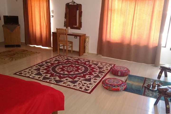 Room 13 of 164