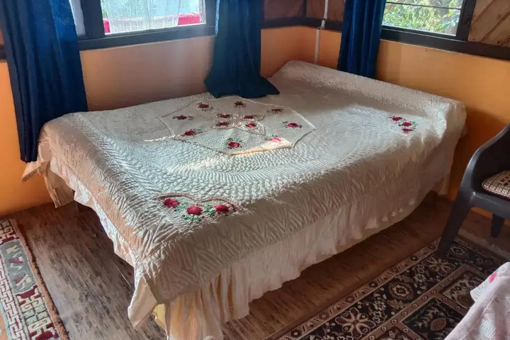 Room 2 of 9