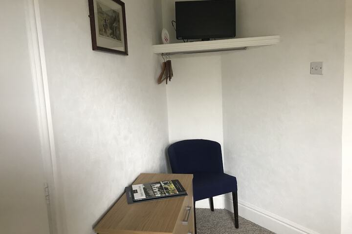 Room 13 of 30