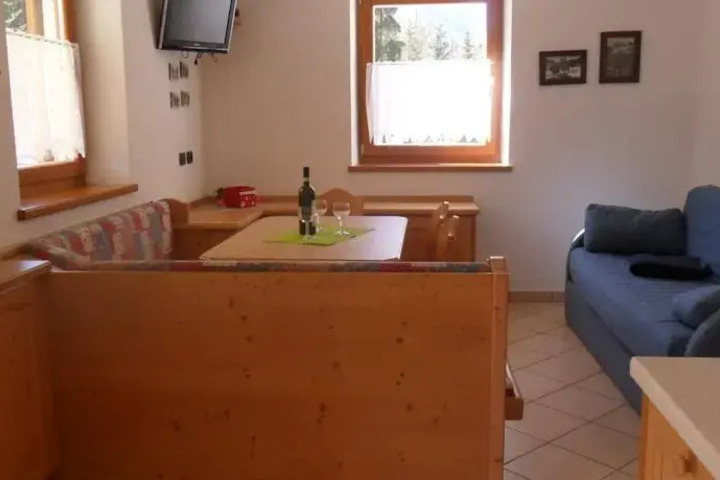 Room 8 of 10