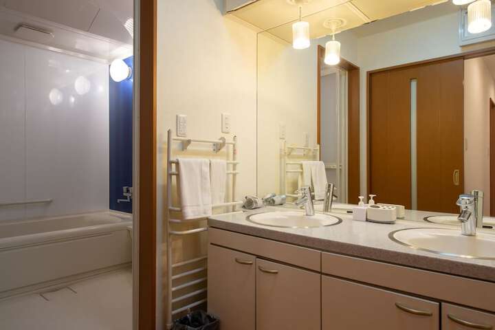 Room 14 of 17