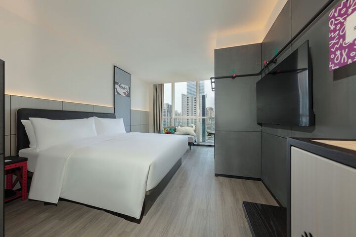 Room 26 of 96