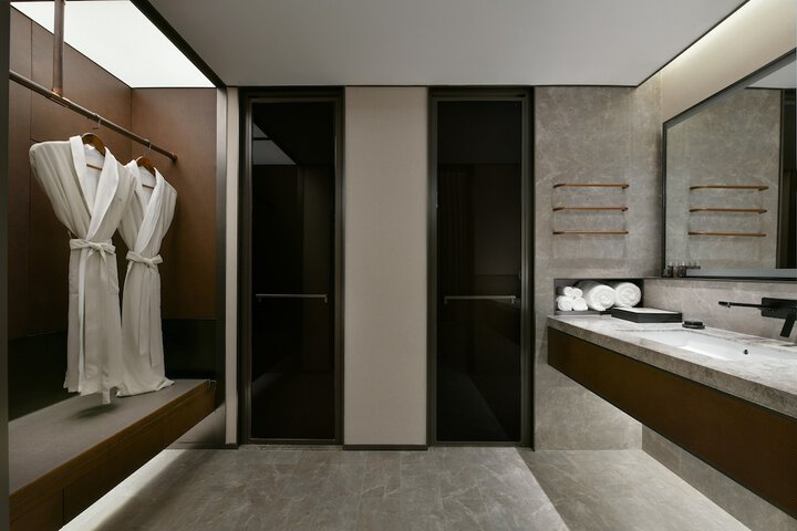 Room 28 of 46