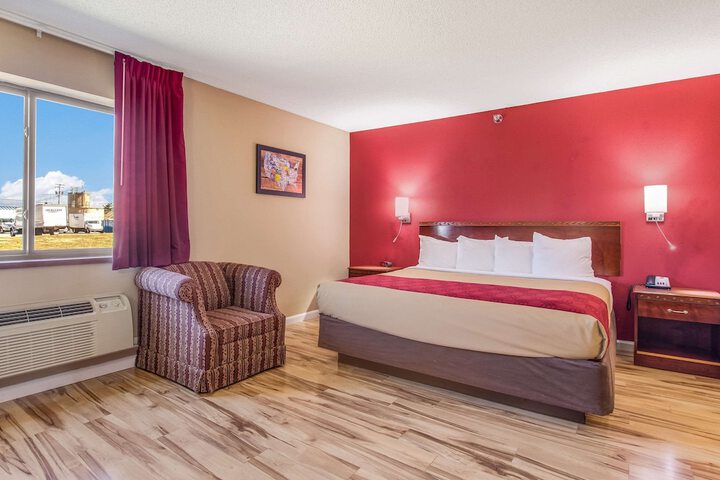 1 King Bed Accessible (10 of 12)