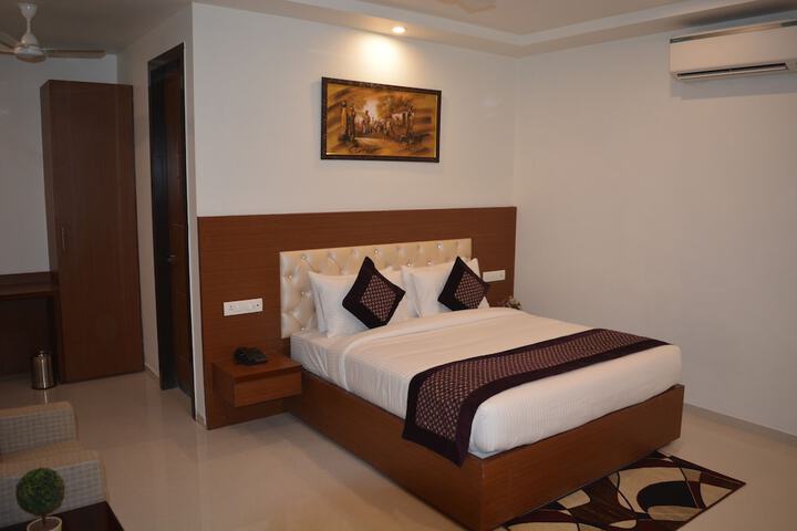 Room 35 of 61